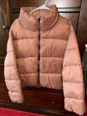 Old Navy Cropped Puffer Jacket in Coral